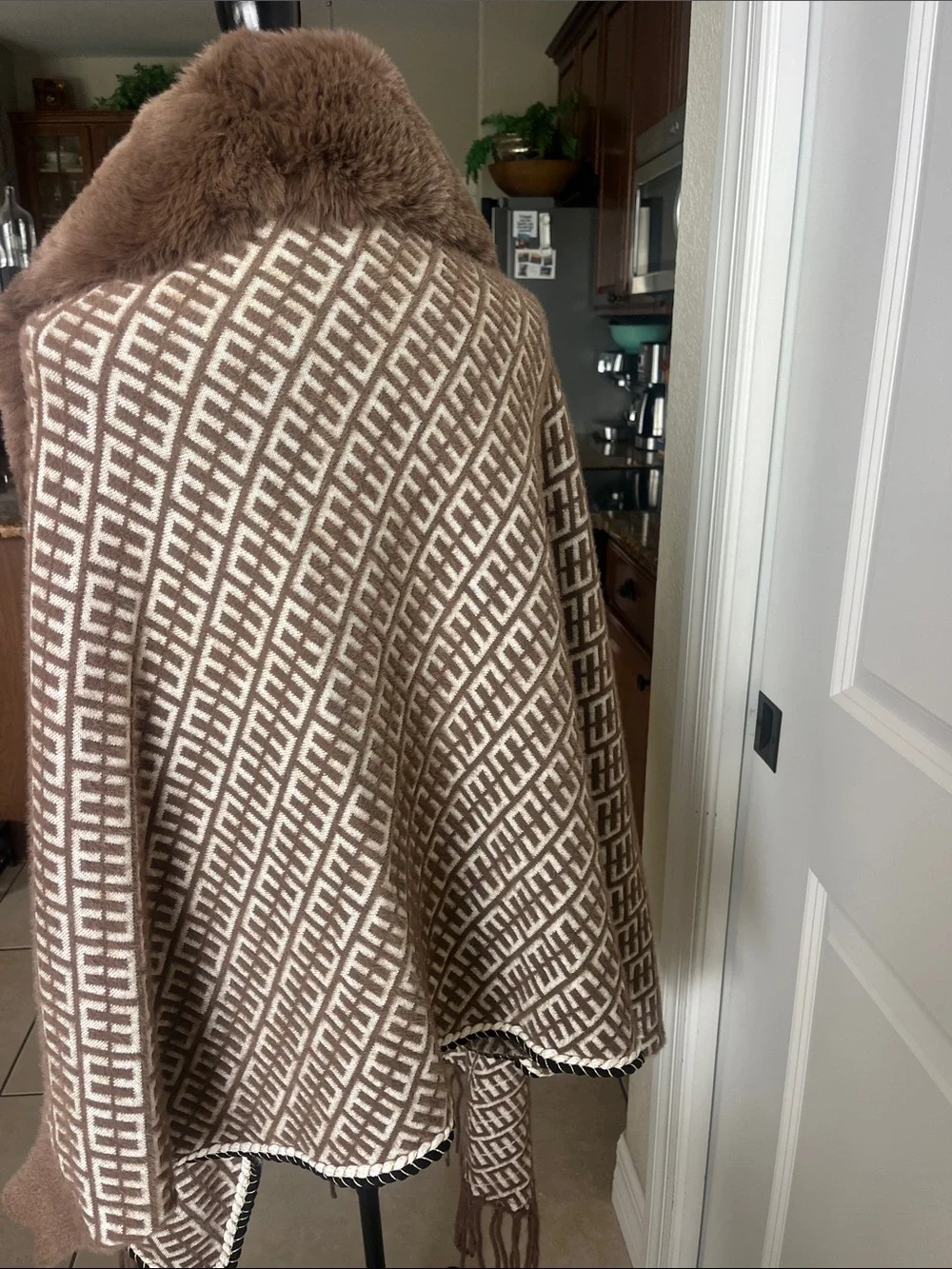 NWT Deep Pink luxurious brown & cream boho faux fur poncho sweater w/fringe - Picture 8 of 9
